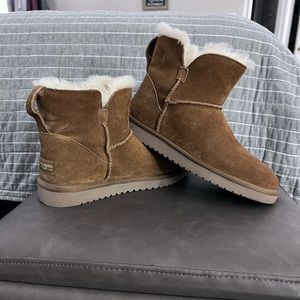 Kookaburra by UGG ankle boots